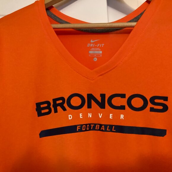 Denver Broncos Orange T Shirt Womens Medium Short Sleeve Nike Dri Fit NFL V Neck - Picture 2 of 3